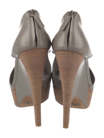 Gucci Leather Pumps