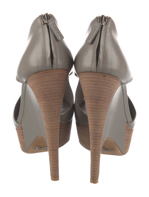 Gucci Leather Pumps
