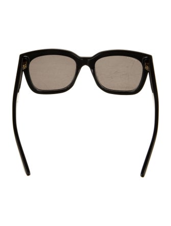 Gucci Oversize Tinted Sunglasses