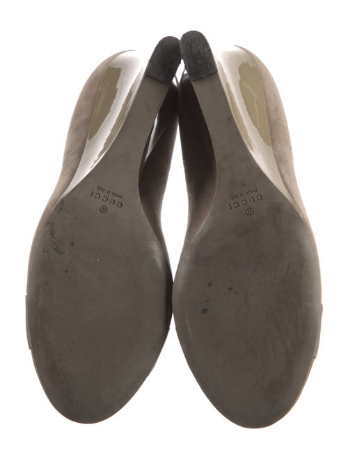 Gucci Horsebit Accent Suede Pumps