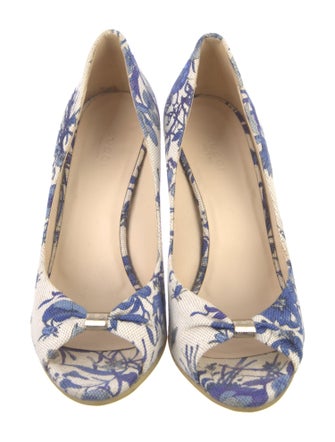 Gucci GG Logo Canvas Pumps