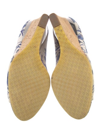 Gucci GG Logo Canvas Pumps