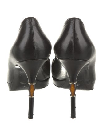 Gucci Bamboo Accent Leather Pumps