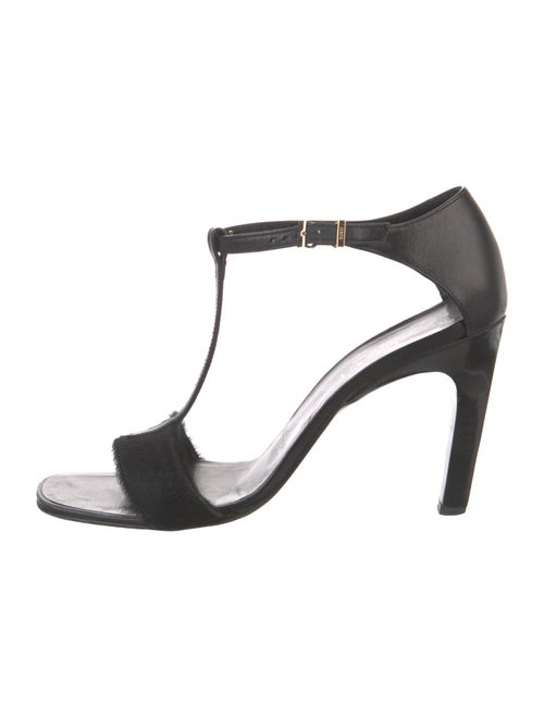 Gucci Leather T-Strap Sandals