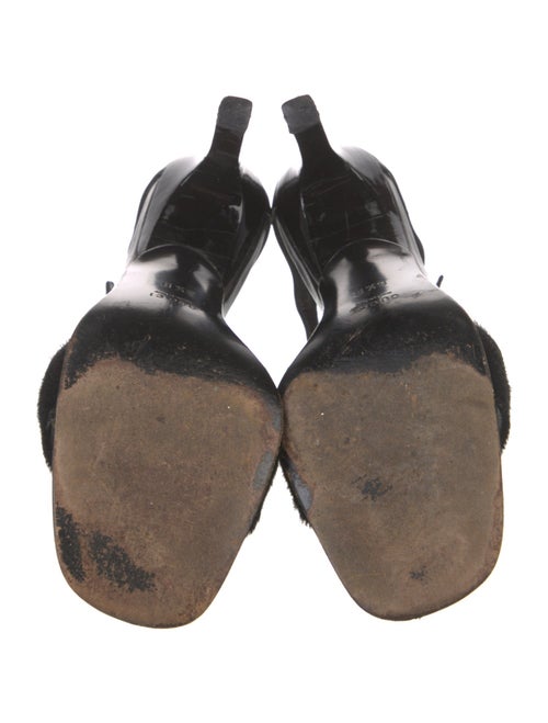 Gucci Leather T-Strap Sandals