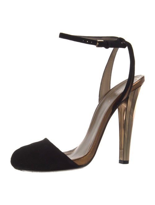 Gucci Suede Pumps
