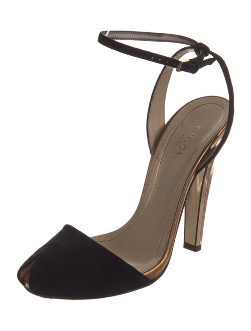 Gucci Suede Pumps