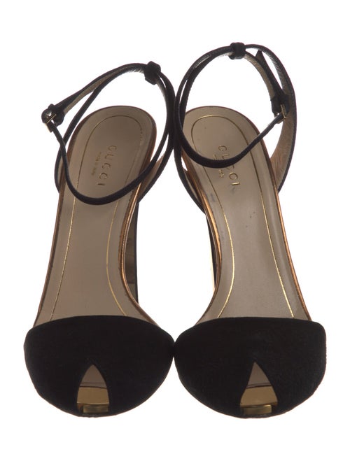Gucci Suede Pumps