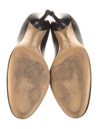 Gucci Interlocking G Logo Leather Pumps