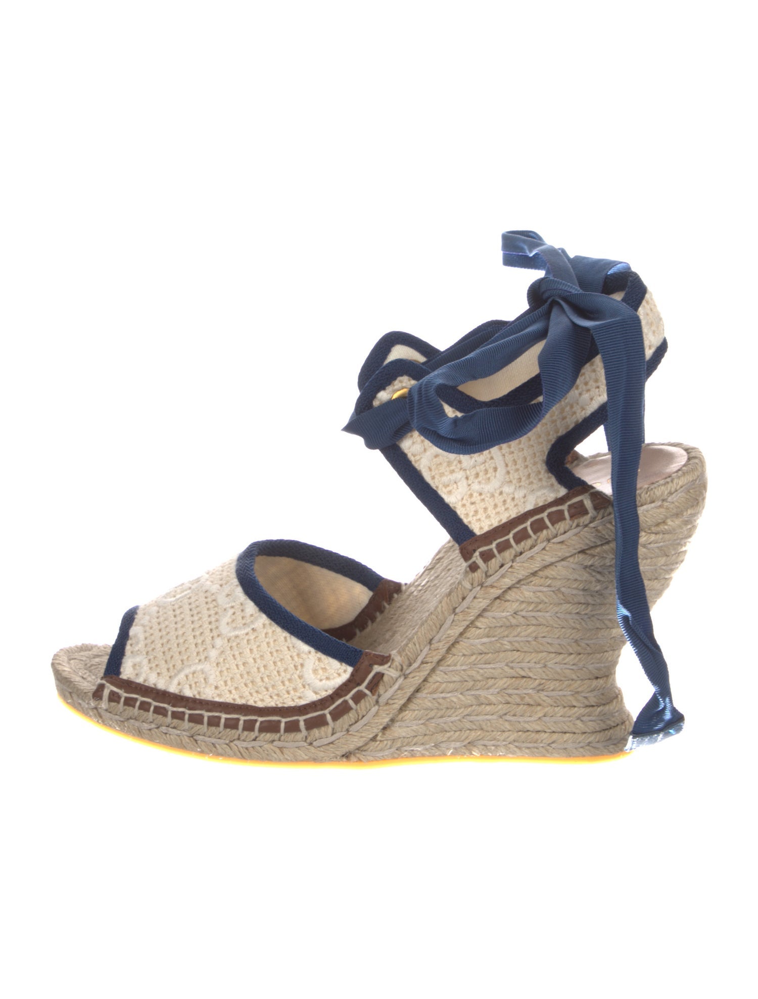 Gucci GG Logo Canvas D'Orsay Pumps