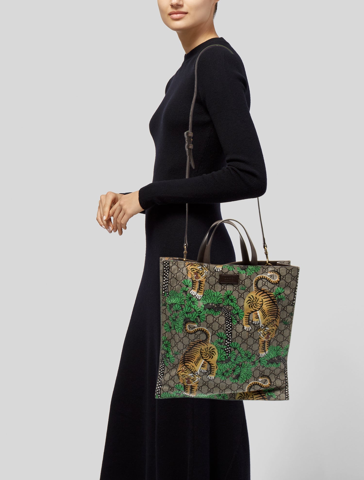 Gucci GG Supreme Shoulder Bag