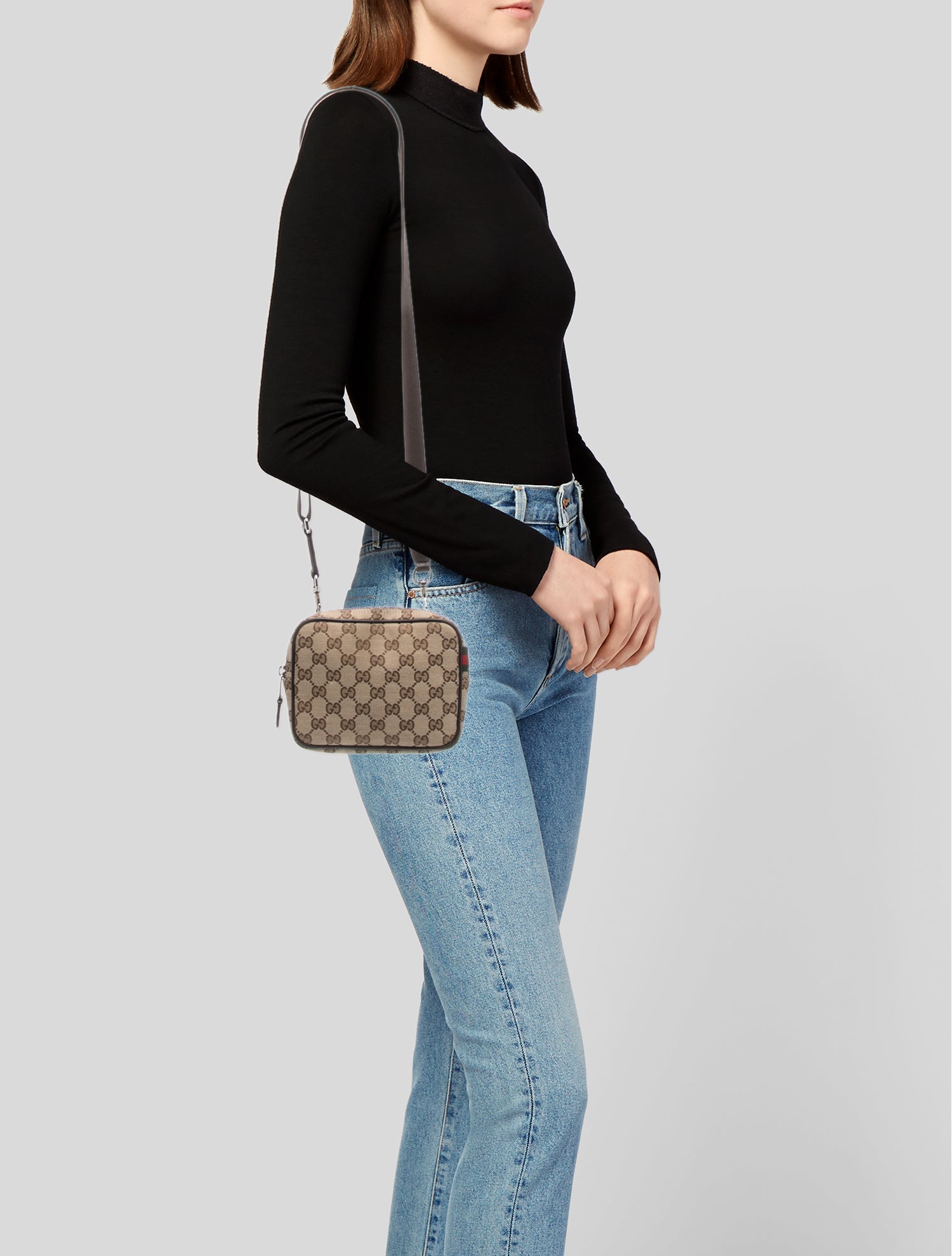 Gucci GG Canvas Messenger Bag 2024