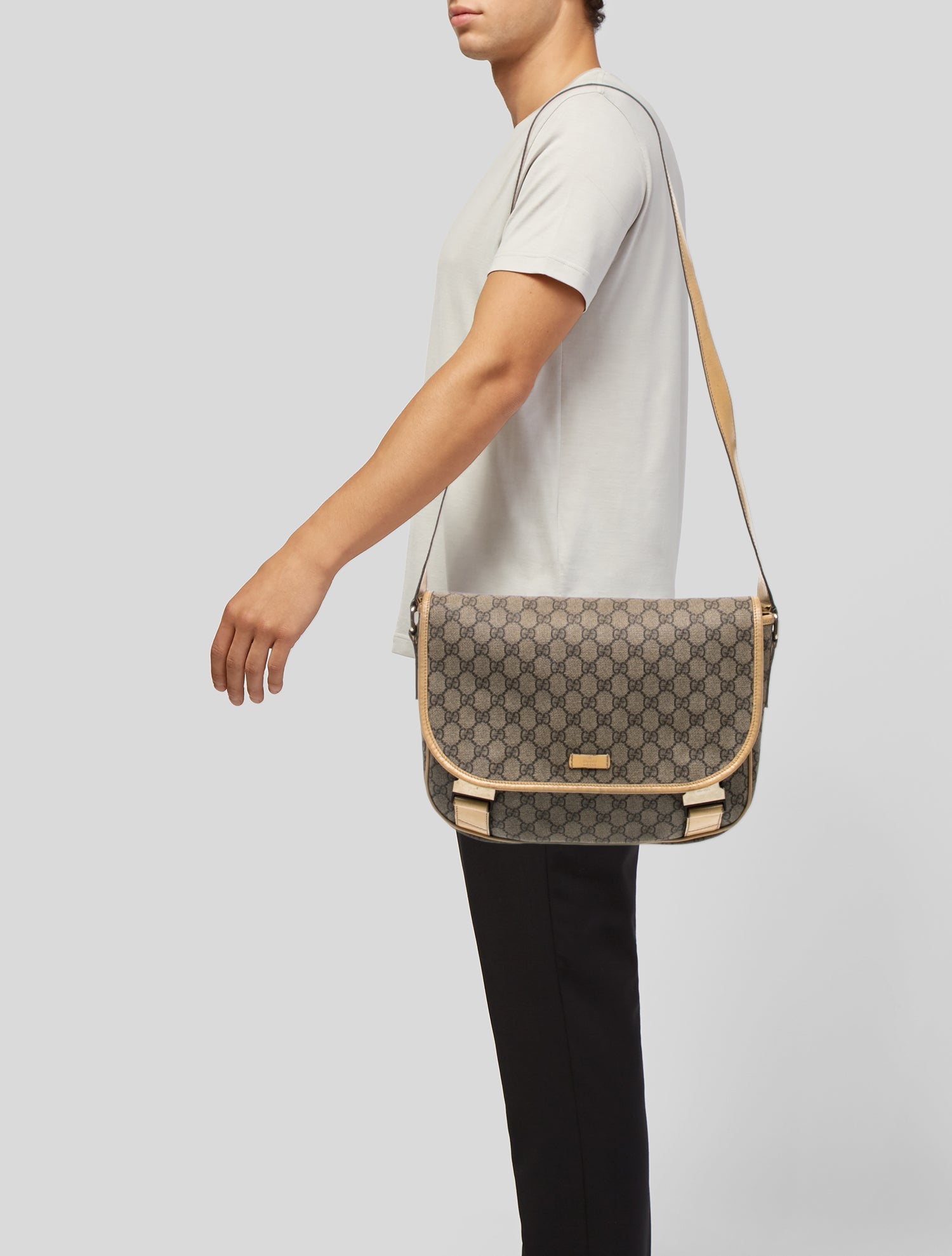 Gucci GG Supreme Messenger Bag