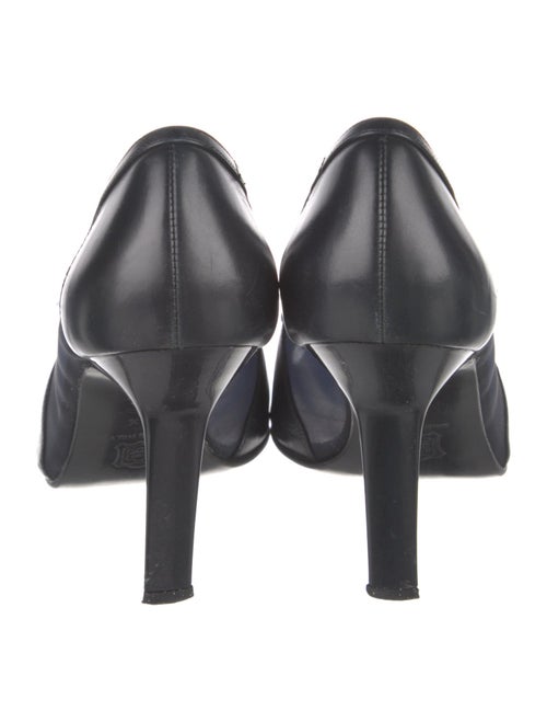 Gianni Versace Medusa Insignia Leather Pumps