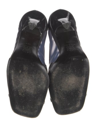 Gianni Versace Medusa Insignia Leather Pumps