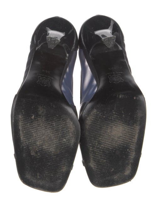 Gianni Versace Medusa Insignia Leather Pumps