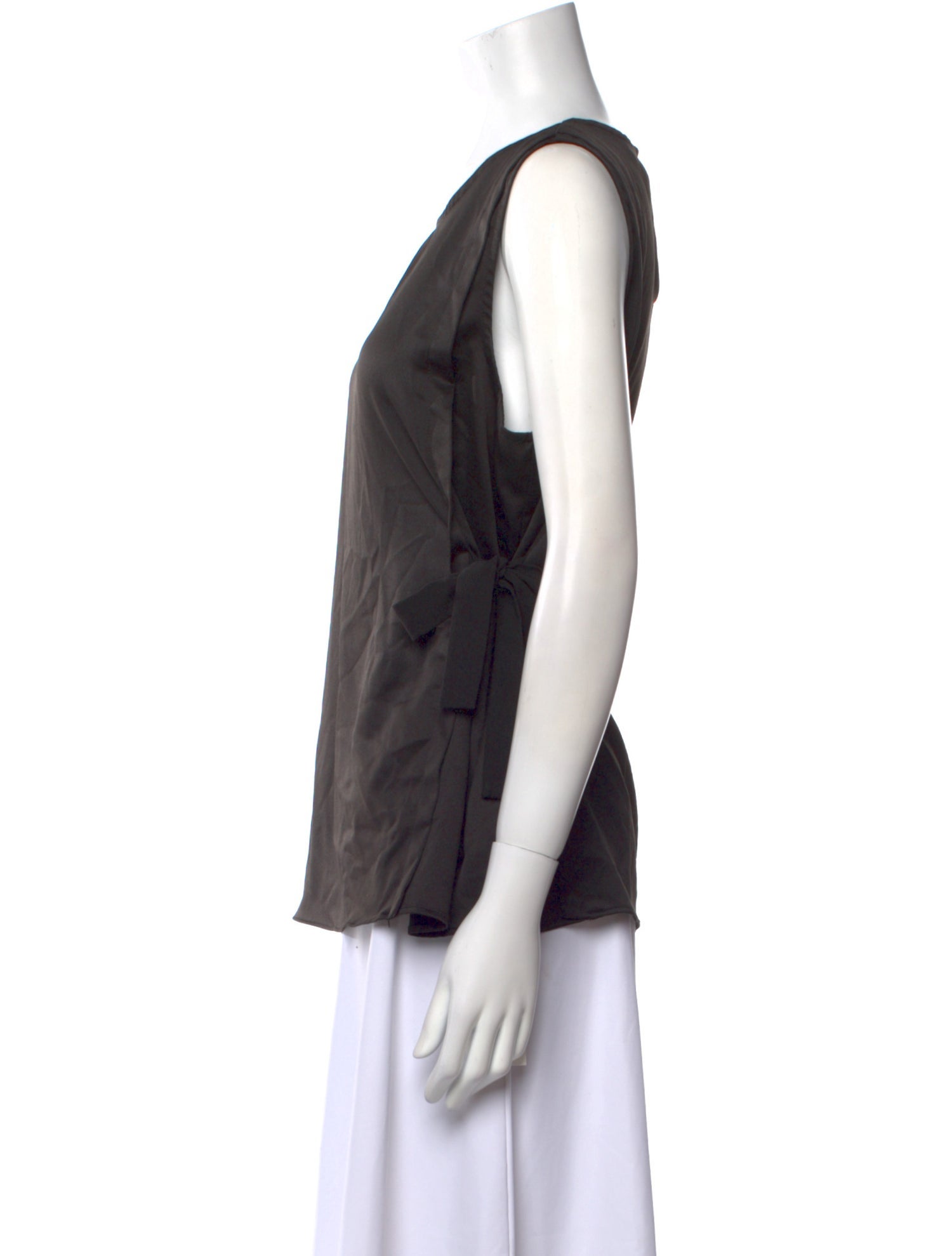 Halston Scoop Neck Sleeveless Top