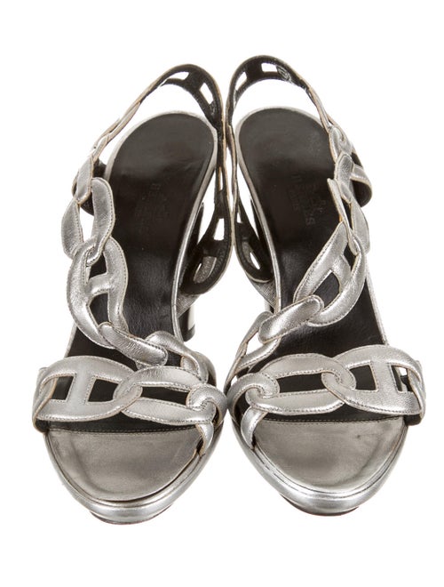 do hermes sandals run true to size