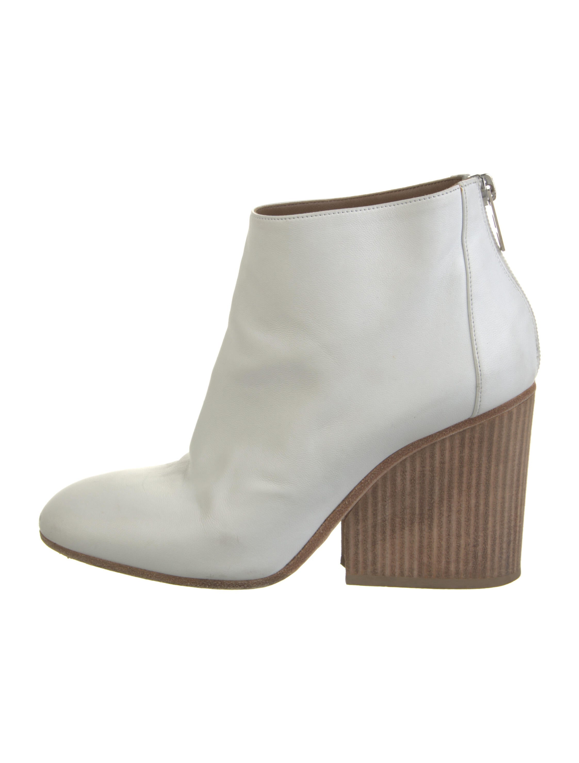 Hermès Milady Leather Boots White Boots, Shoes HER484160 The RealReal