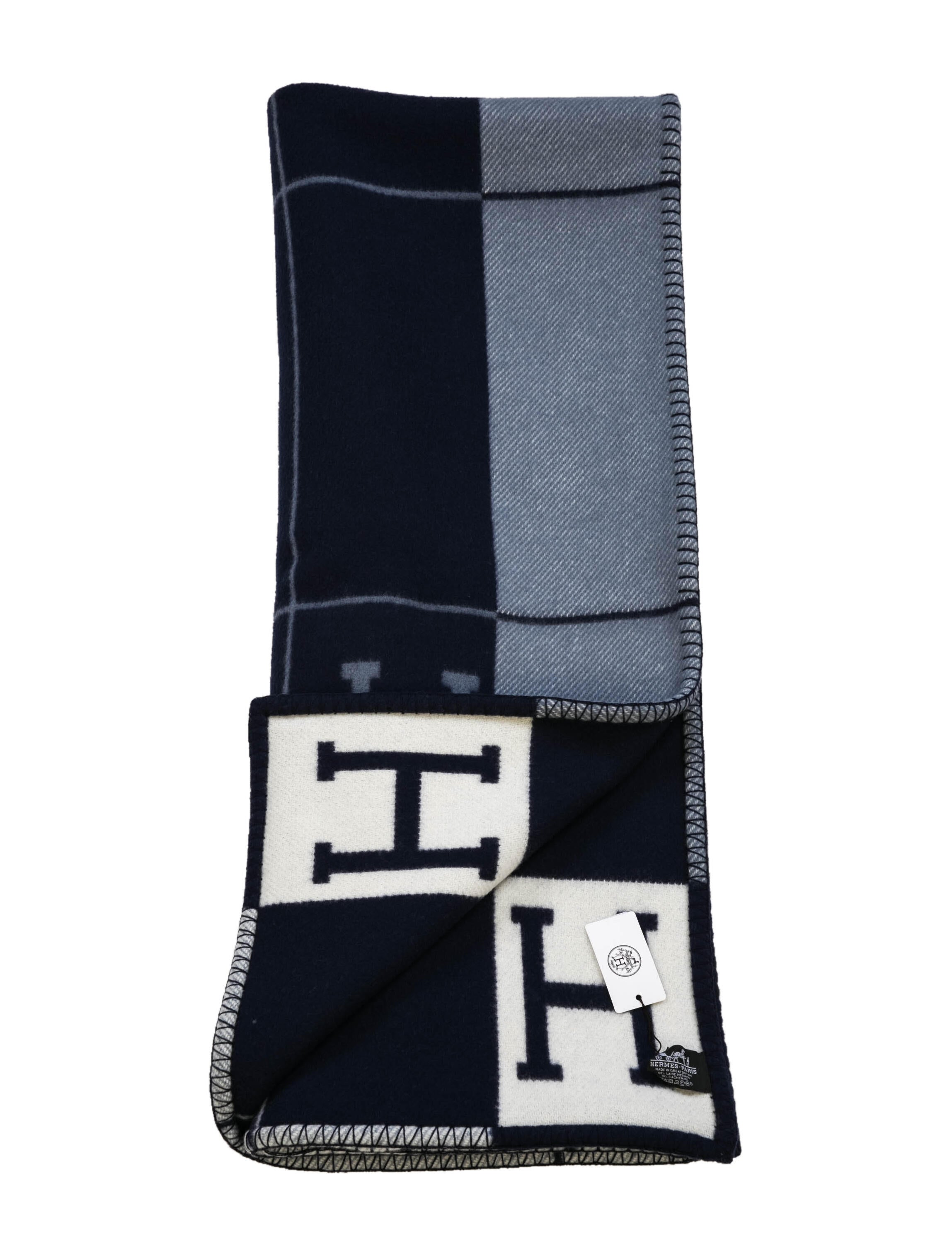 Hermès Avalon III Throw Blanket w/ Tags Blue Throws, Pillows & Throws