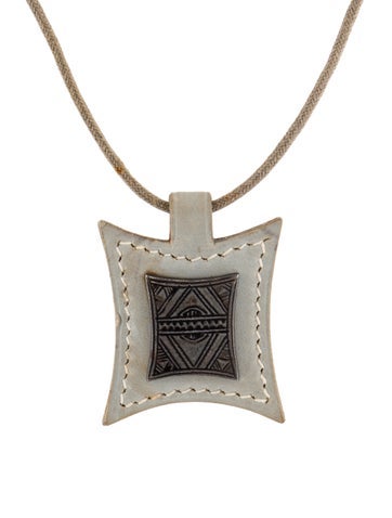 Hermès Pendant Necklace Leather M