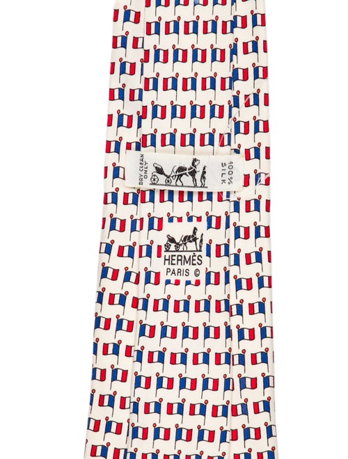 Hermès Silk Pattern Tie & Handkerchief Set