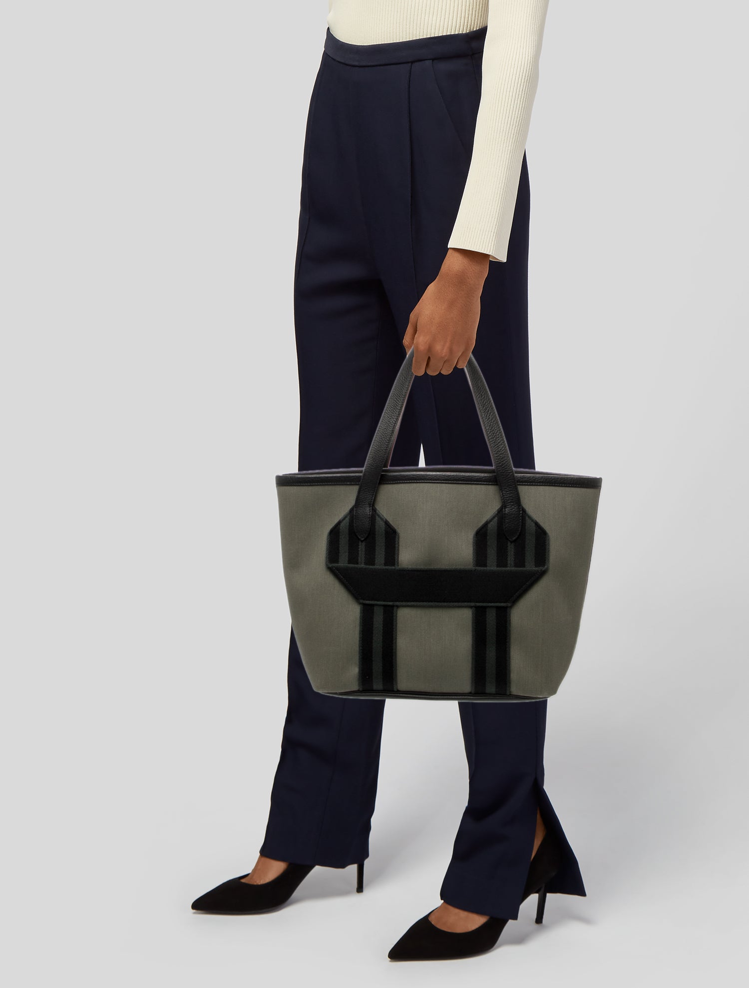 【PRADA】PADDED RE-NYLON TOTEBAG Prada Large Padded Re-Nylon Tote - Black Totes, Handbags