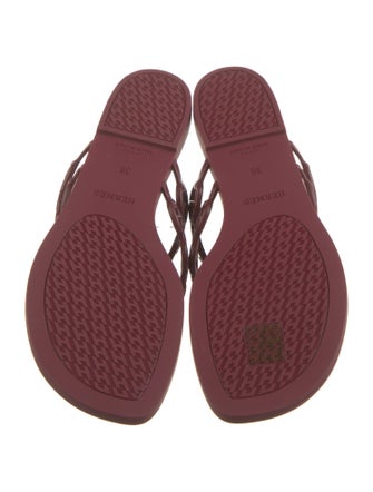 Hermès Island Chaîne d'Ancre Insignia T-Strap Sandals