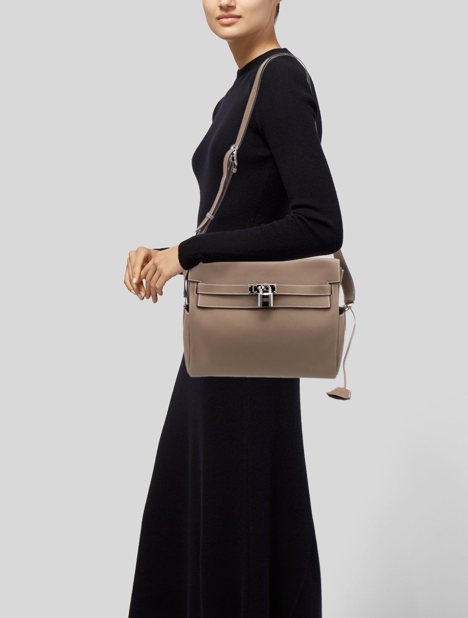 Hermès 2023 Togo Kelly Messenger GM