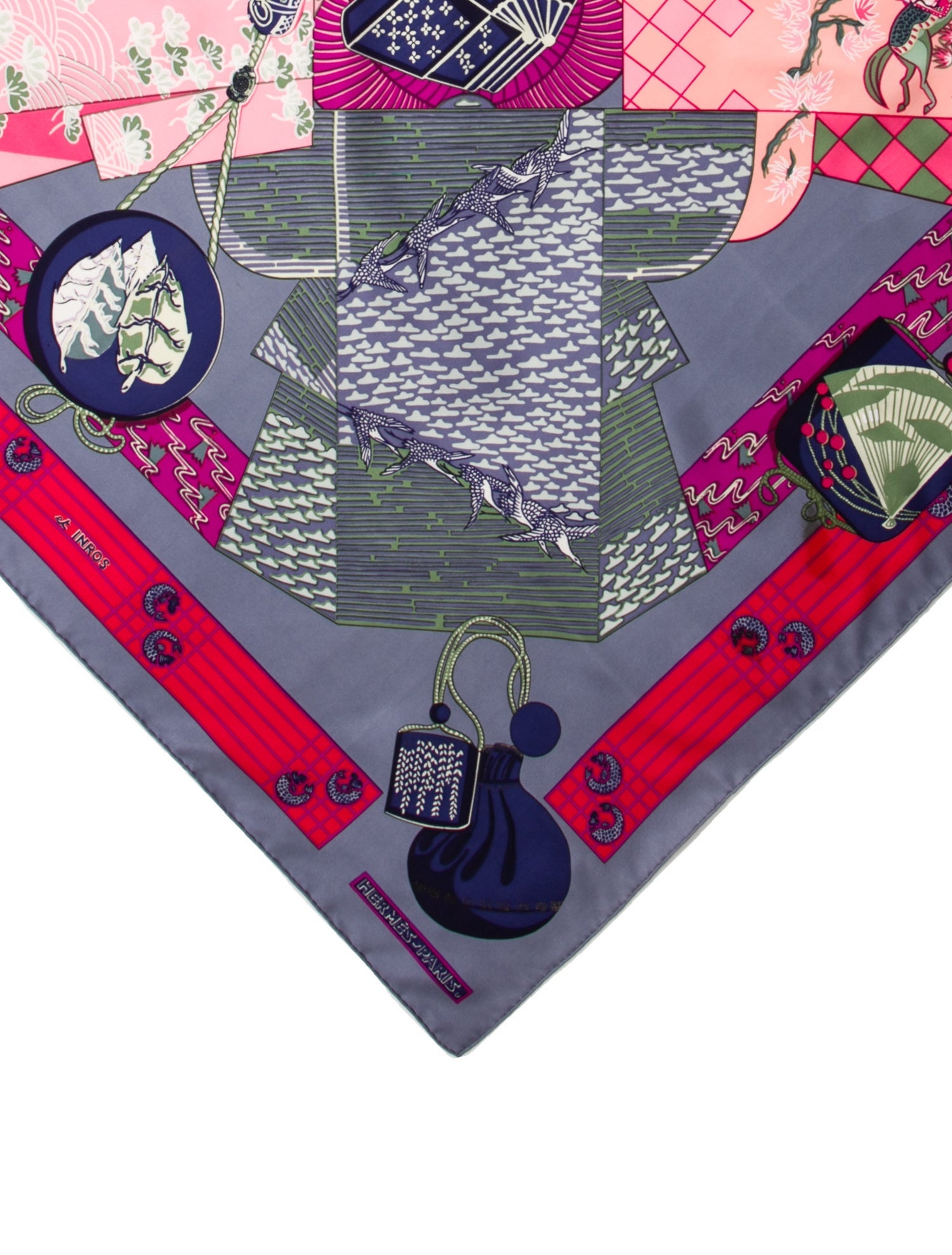 Hermès Kimonos et Inros Silk Scarf