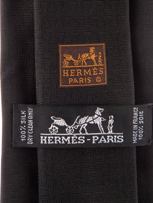 Hermès Black silk solid tie.