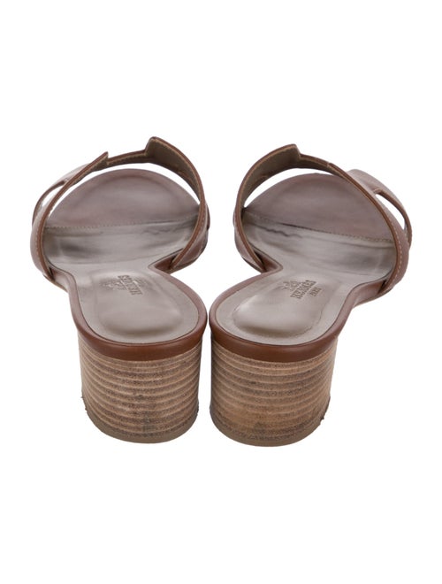 Hermès Oasis H Logo Slides