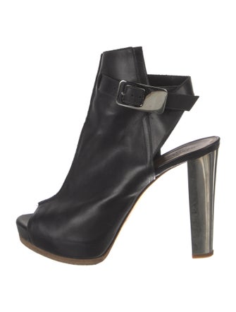 Hermès Leather Cutout Accent Slingback Pumps