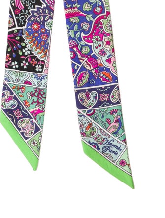Hermès Au Pays des Oiseaux Fleurs Silk Twilly Scarf