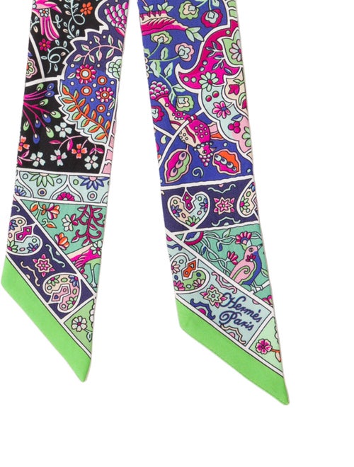 Hermès Au Pays des Oiseaux Fleurs Silk Twilly Scarf