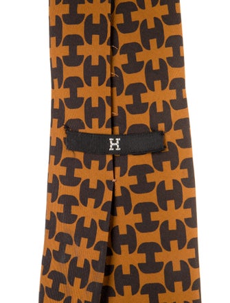 Hermès Silk Tie With Patterned Design