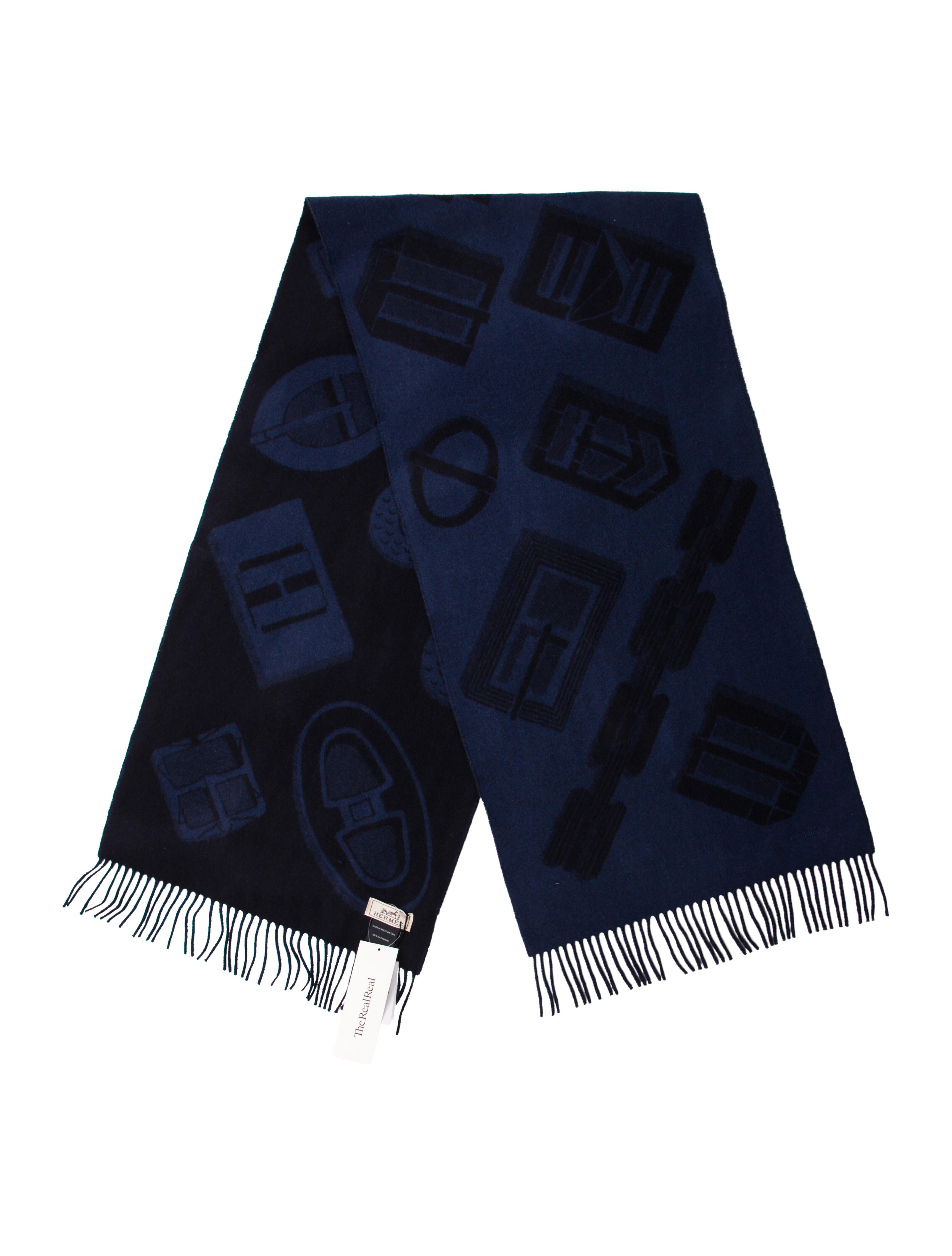 Hermès Carré en Boucles Cashmere Scarf