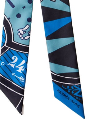 Hermès Jeu de Soie Uniforme Silk Twilly Scarf