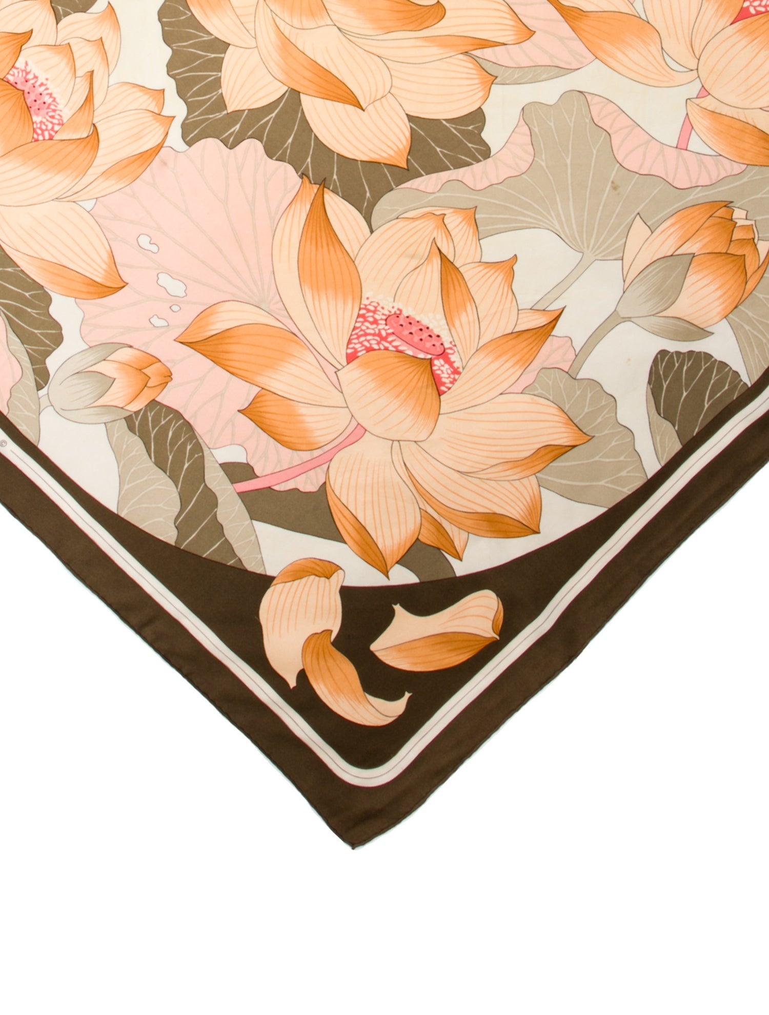 Hermès Fleurs De Lotus Silk Scarf