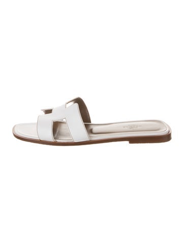 Pre-owned Hermes Oran Calfskin Slides In White