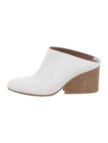 Hermès Leather Round-Toe Mules