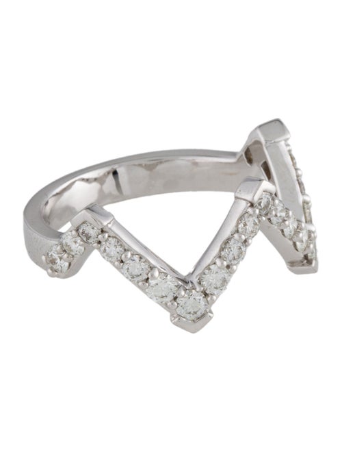 Hearts on Fire 18K Diamond Triplicity Pointed Band Ring