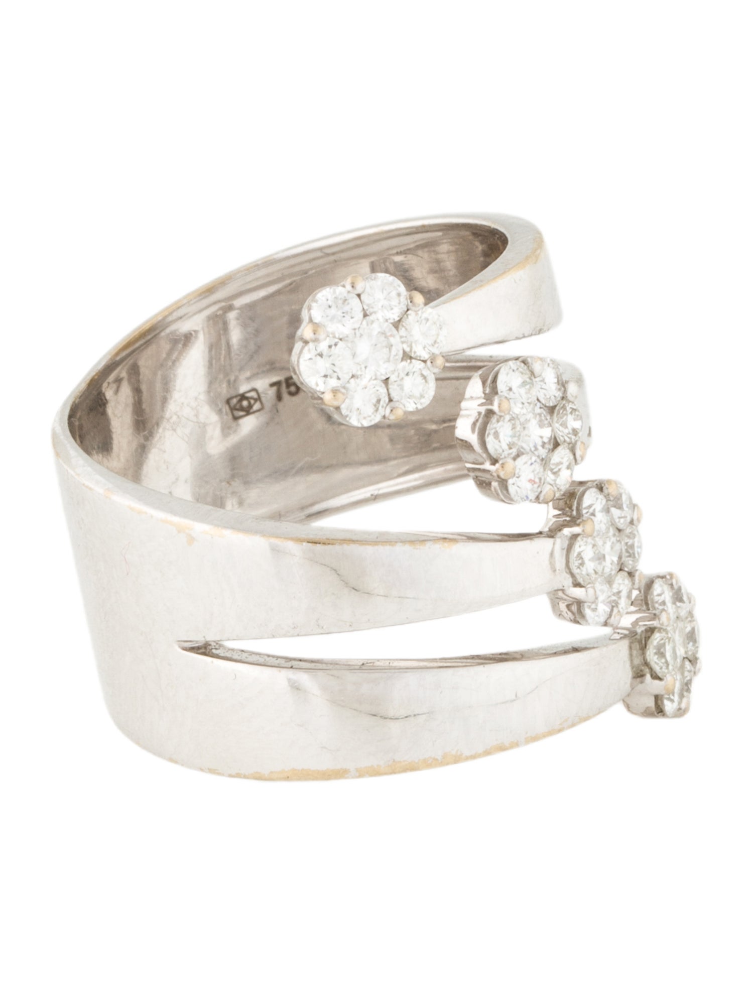 Hueb 18K Diamond Flower Ring
