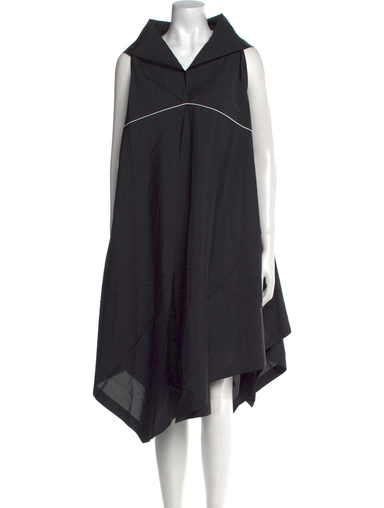 132 5. Issey Miyake Knee-Length Dress