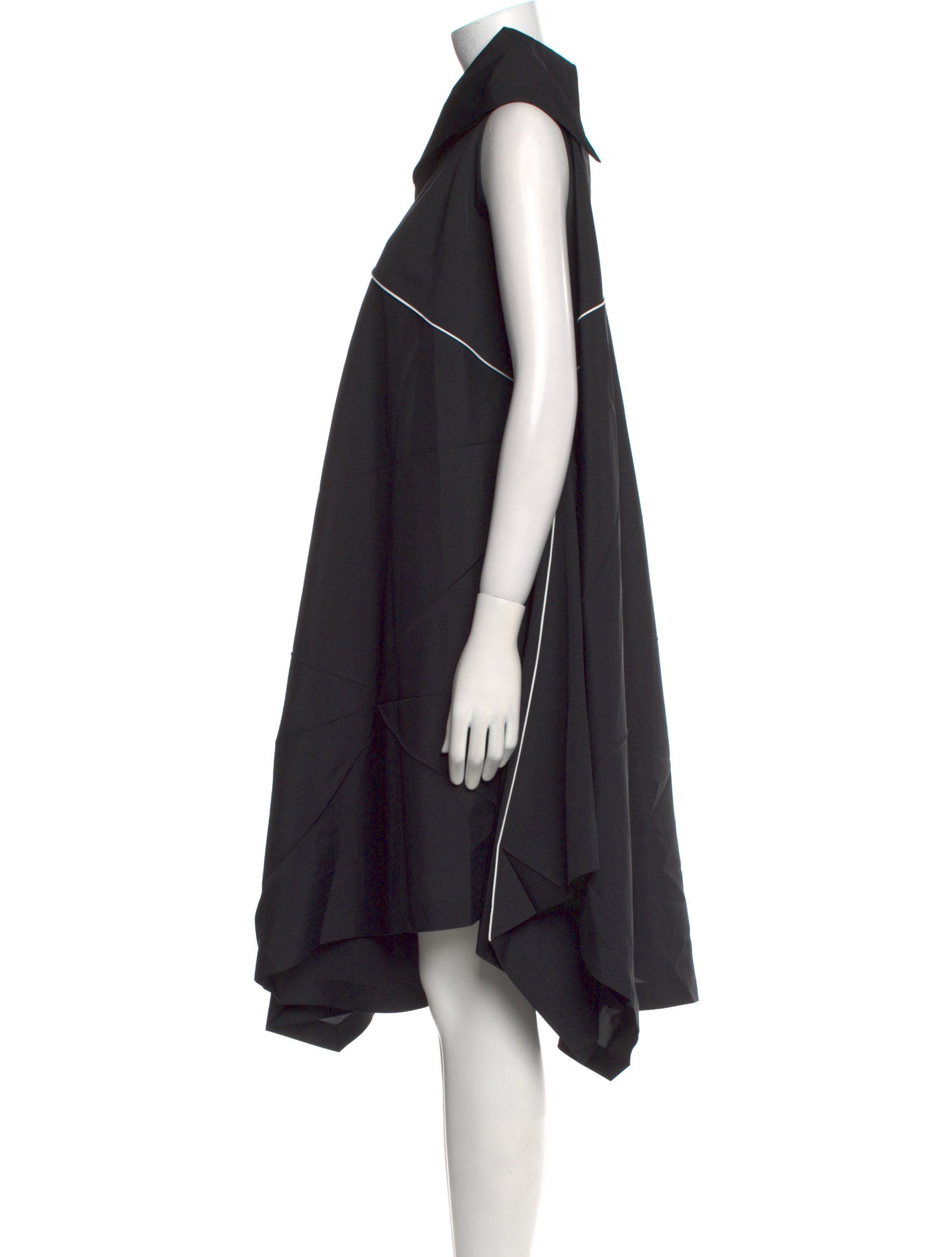 132 5. Issey Miyake Knee-Length Dress