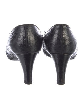 I.MAGNIN Leather Bow Accents Pumps
