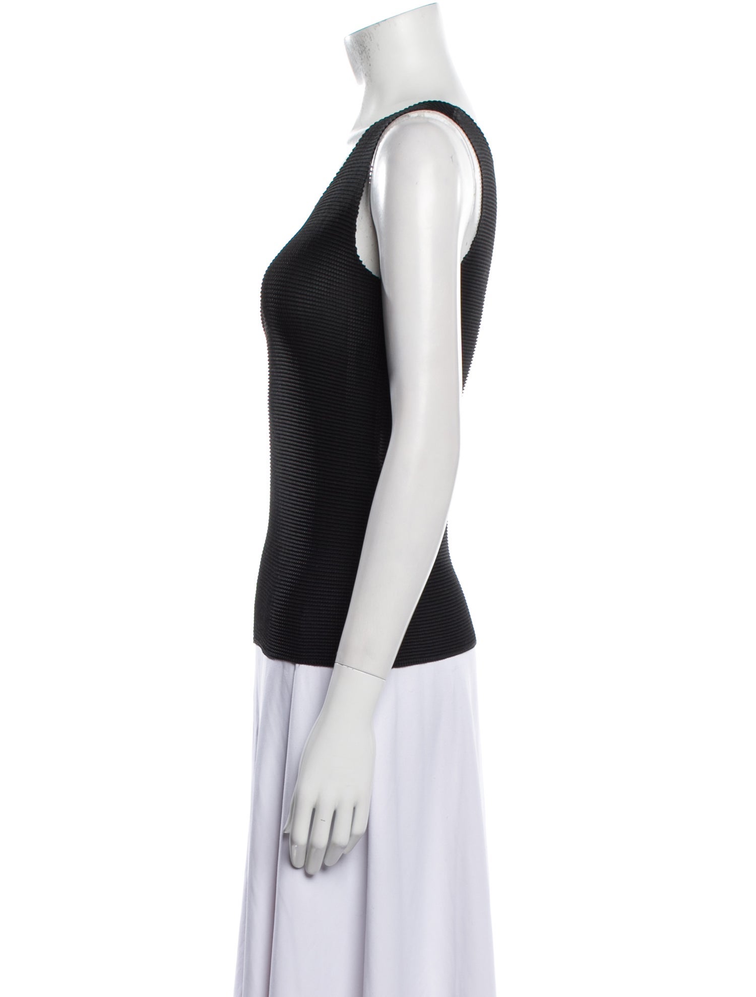 Issey Miyake Scoop Neck Sleeveless Top