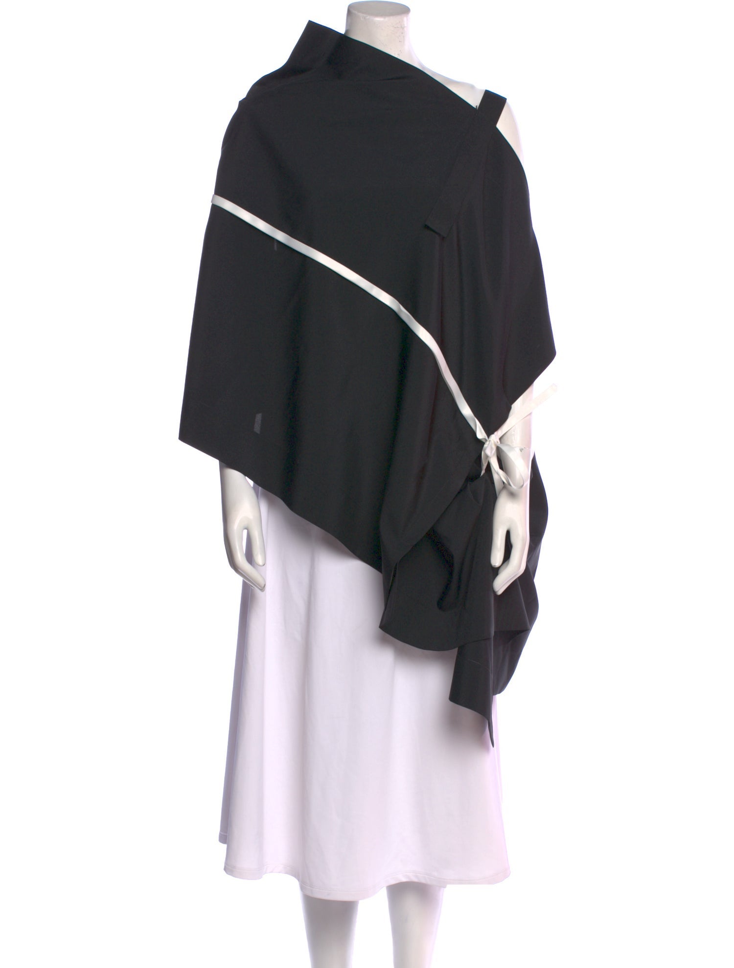 Issey Miyake One-Shoulder Three-Quarter Sleeve Sweatshirt