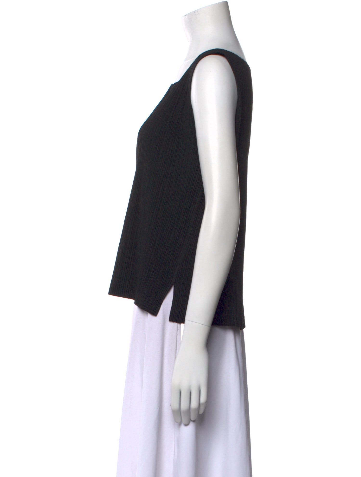 Issey Miyake Fete V-Neck Sleeveless Crop Top