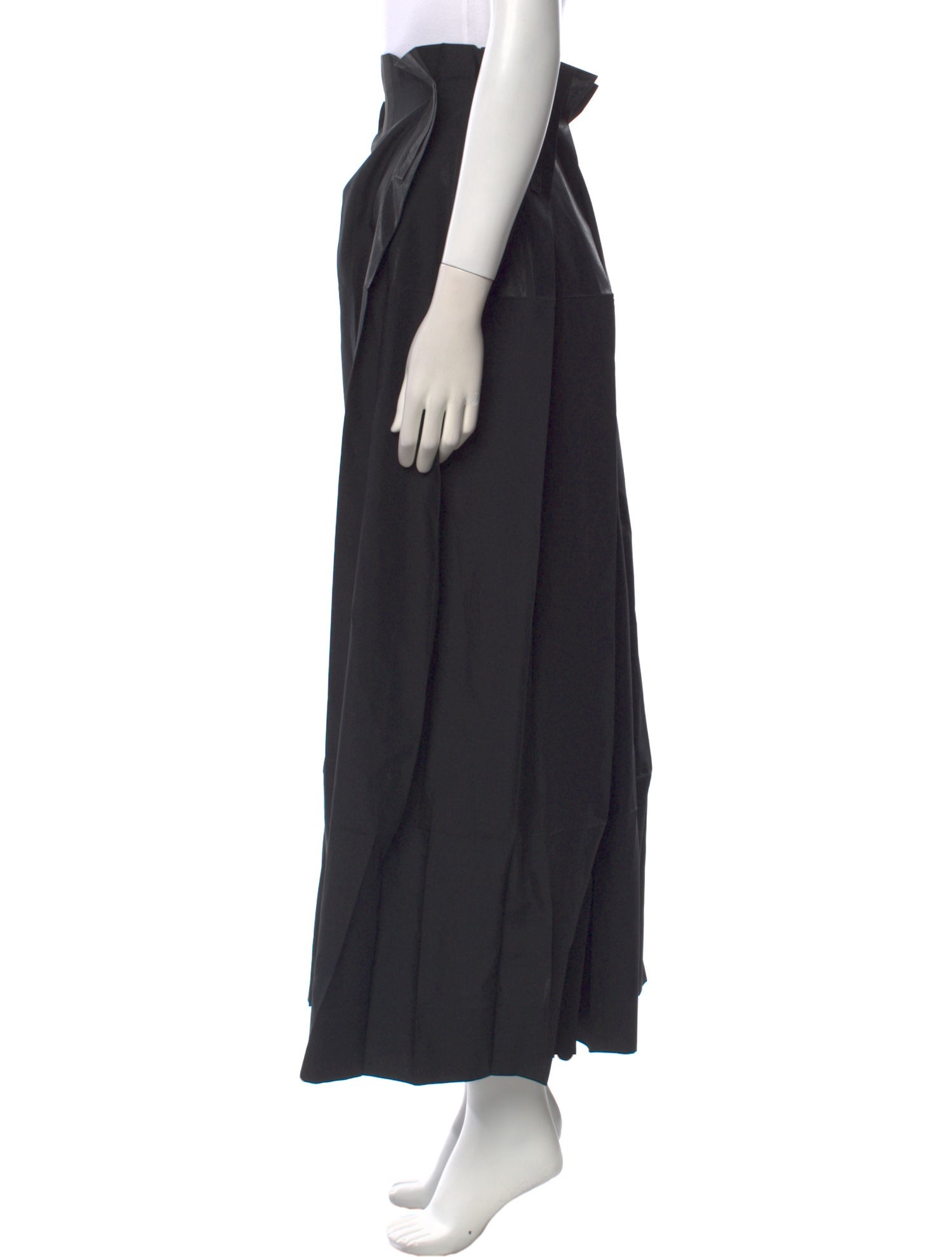 Issey Miyake Embroidered Accent Long Skirt